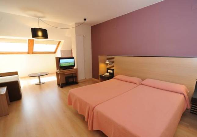 Románticas habitaciones en Hotel Oroel. Disfrúta con nuestro Spa y Masaje en Huesca